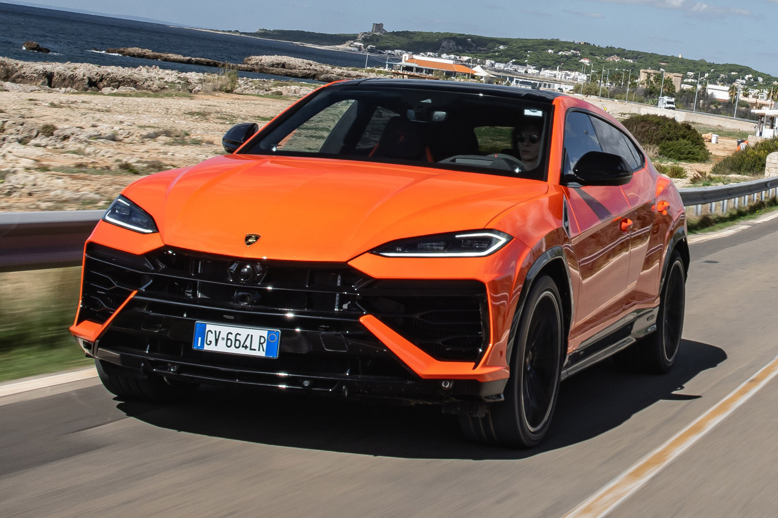 01 Lamborghini Urus SE IV 2024 review lead driving