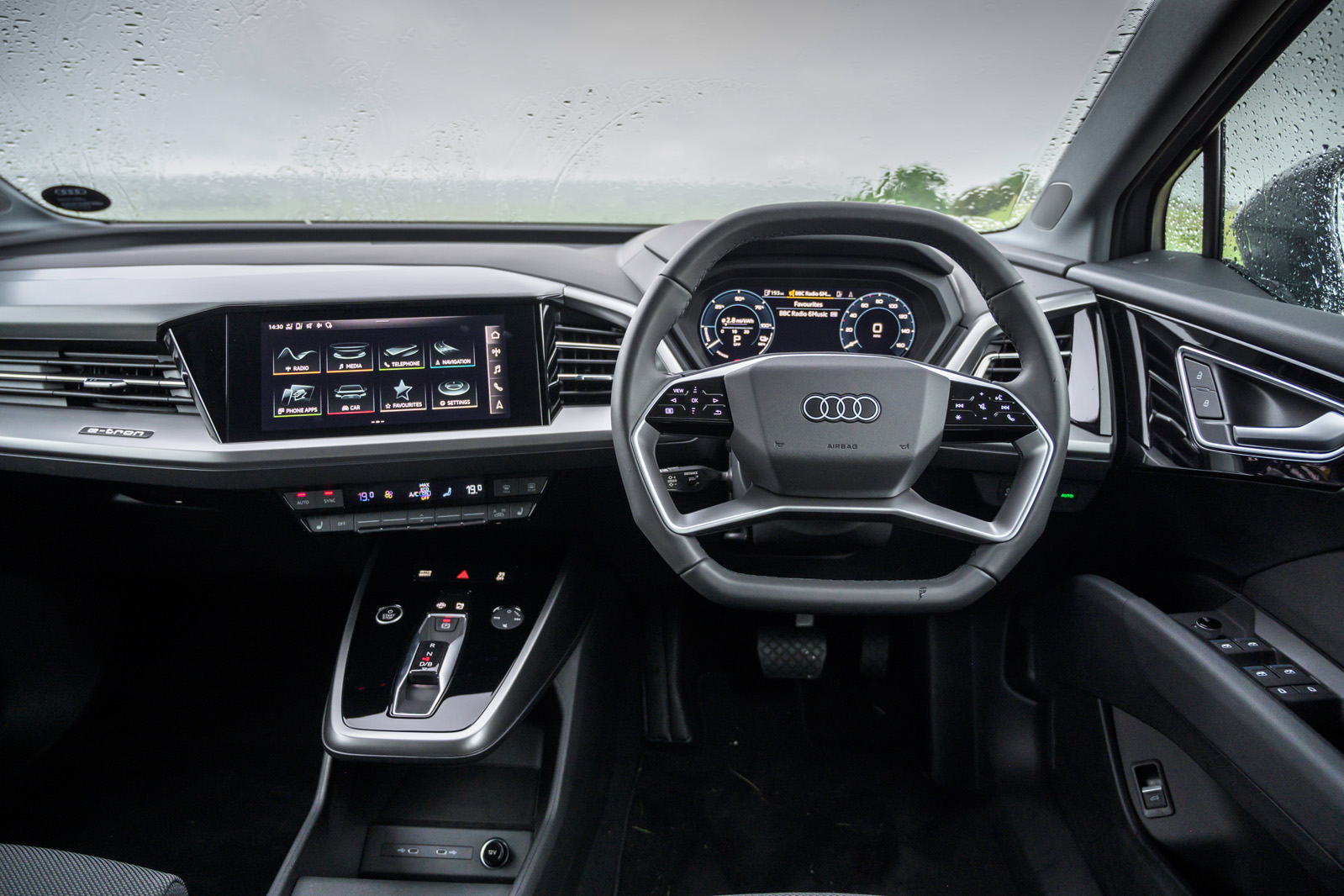 interior audi q4 e tron