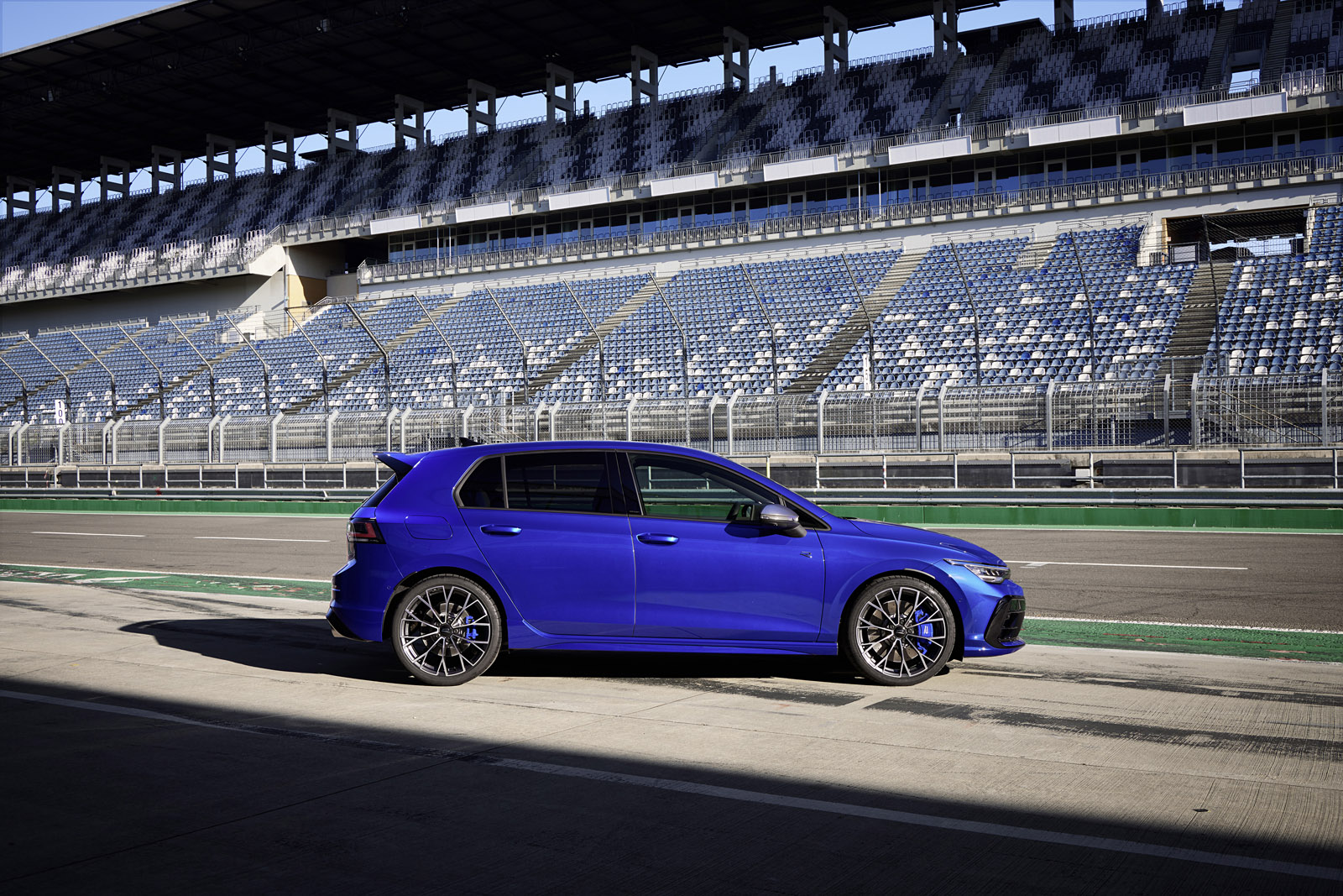 12 VW Golf R 2024 review side static