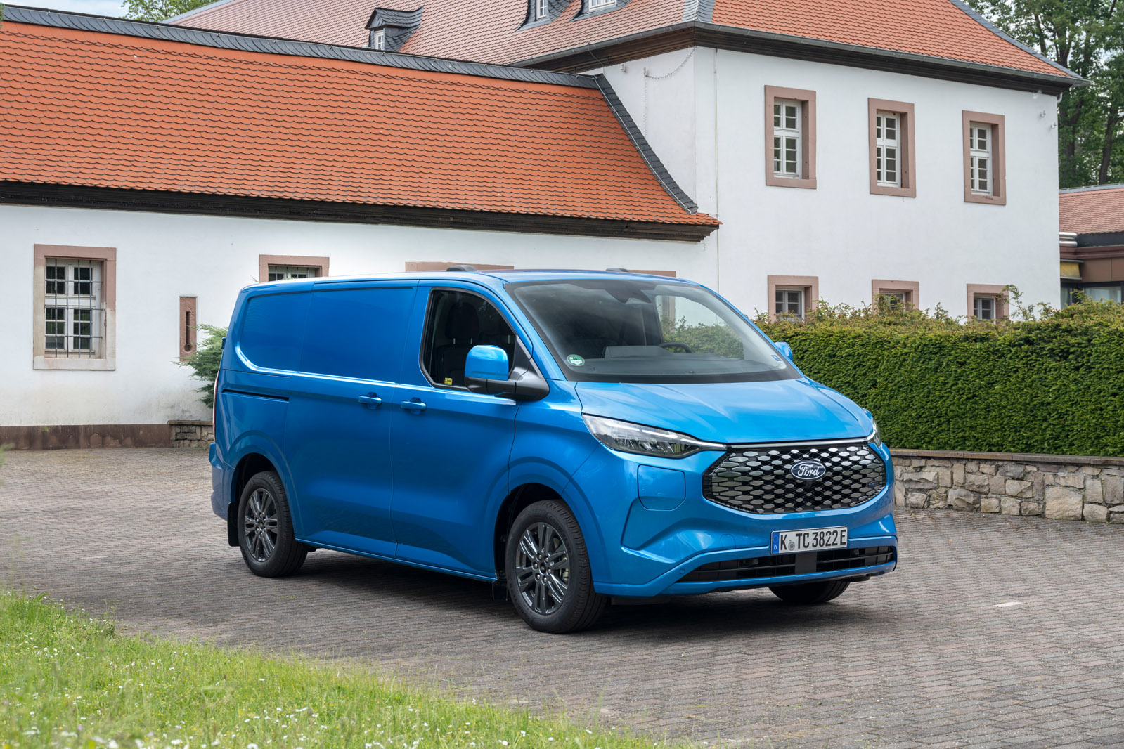 18 Ford eTransit Custom L1H1 review 2024 front static
