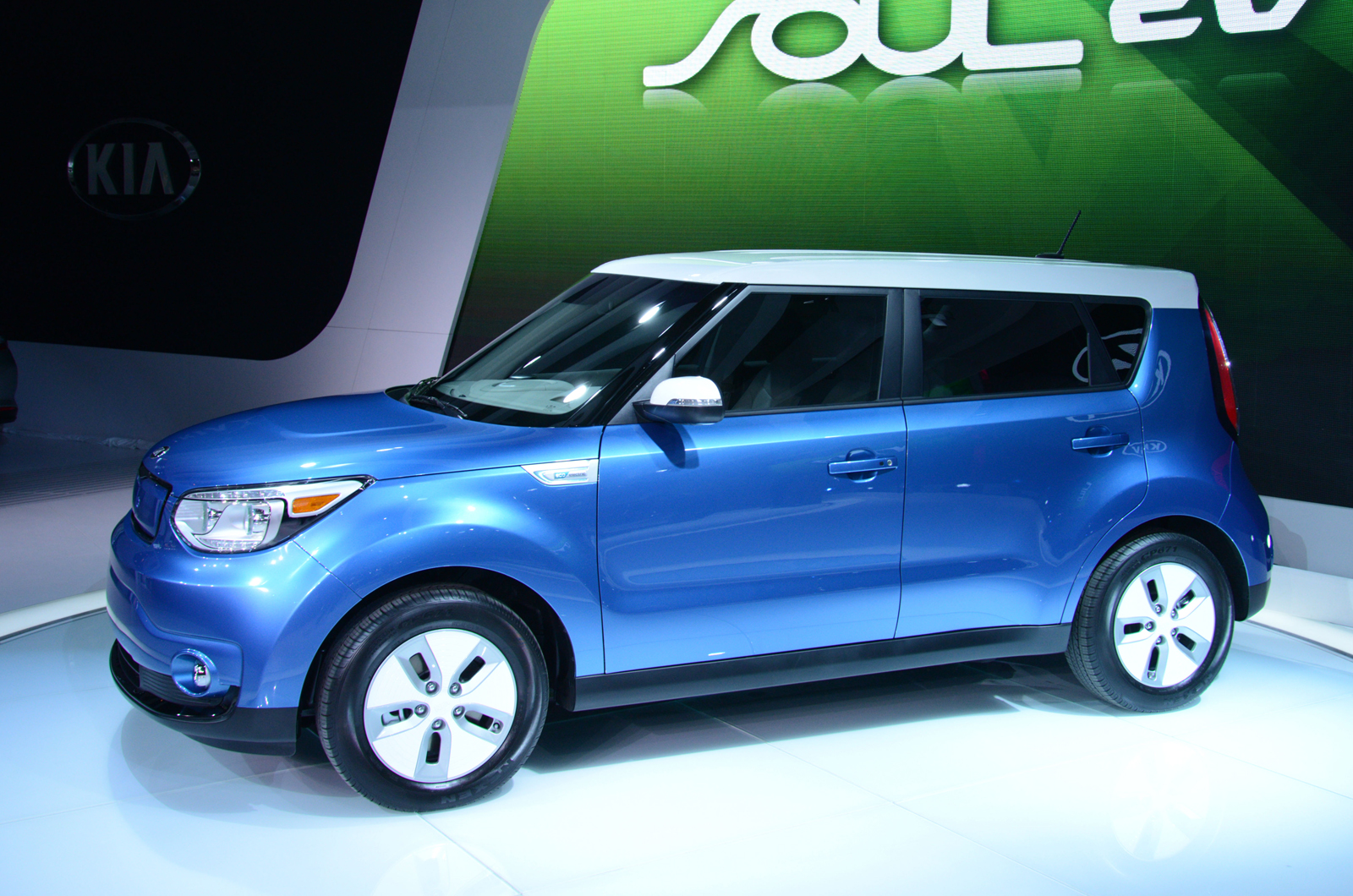 Wraps come off the Kia Soul EV at Chicago motor show | Autocar