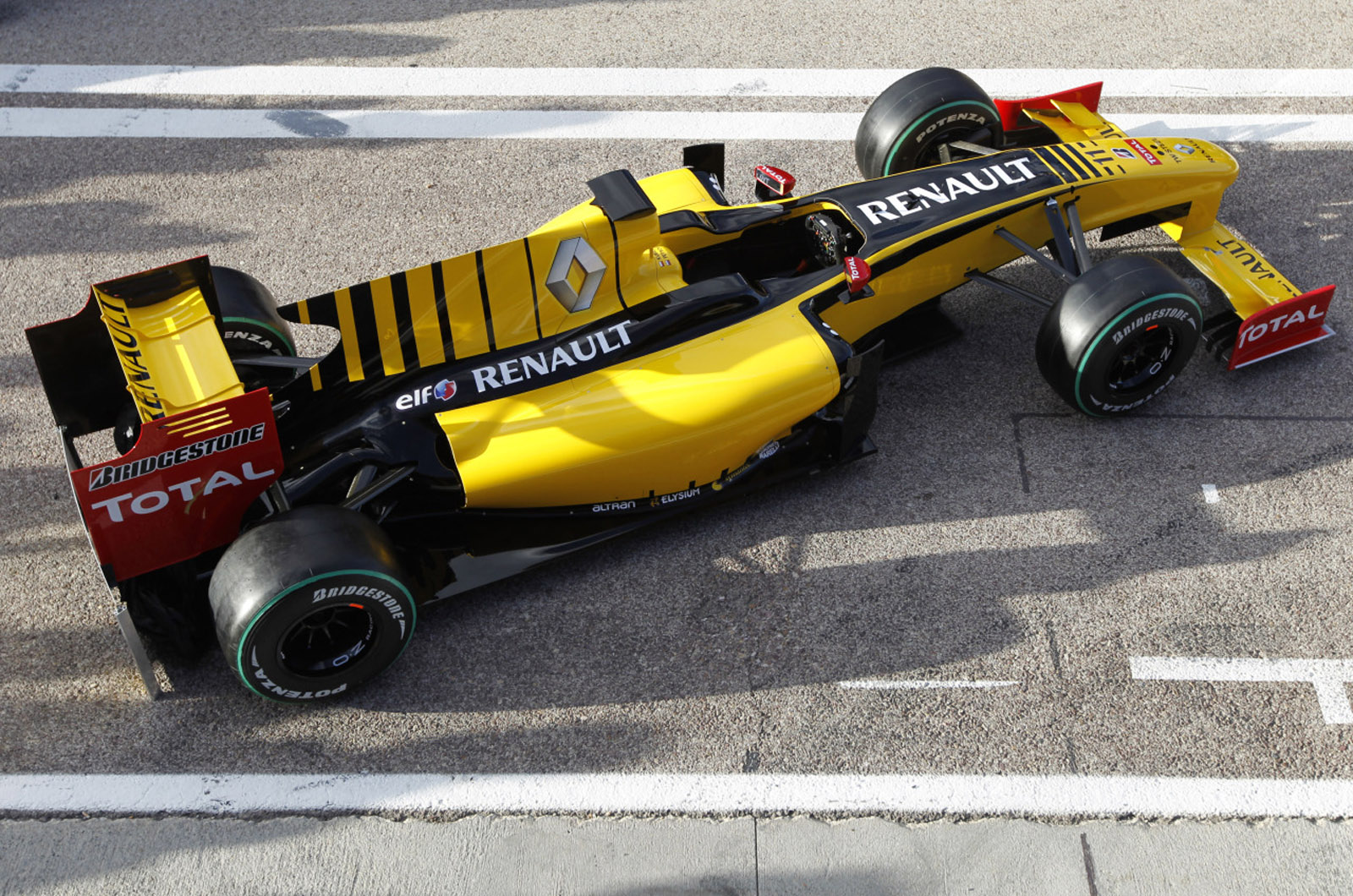 Renault F1 shows new colours Autocar