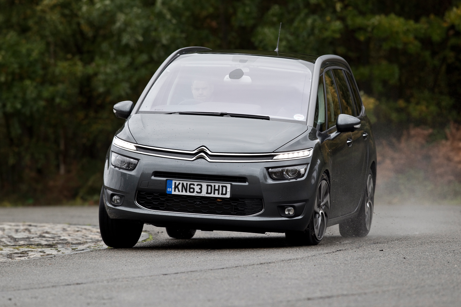 Citroën C4 Picasso - Specs of rims, tires, PCD, offset for each year and  generation