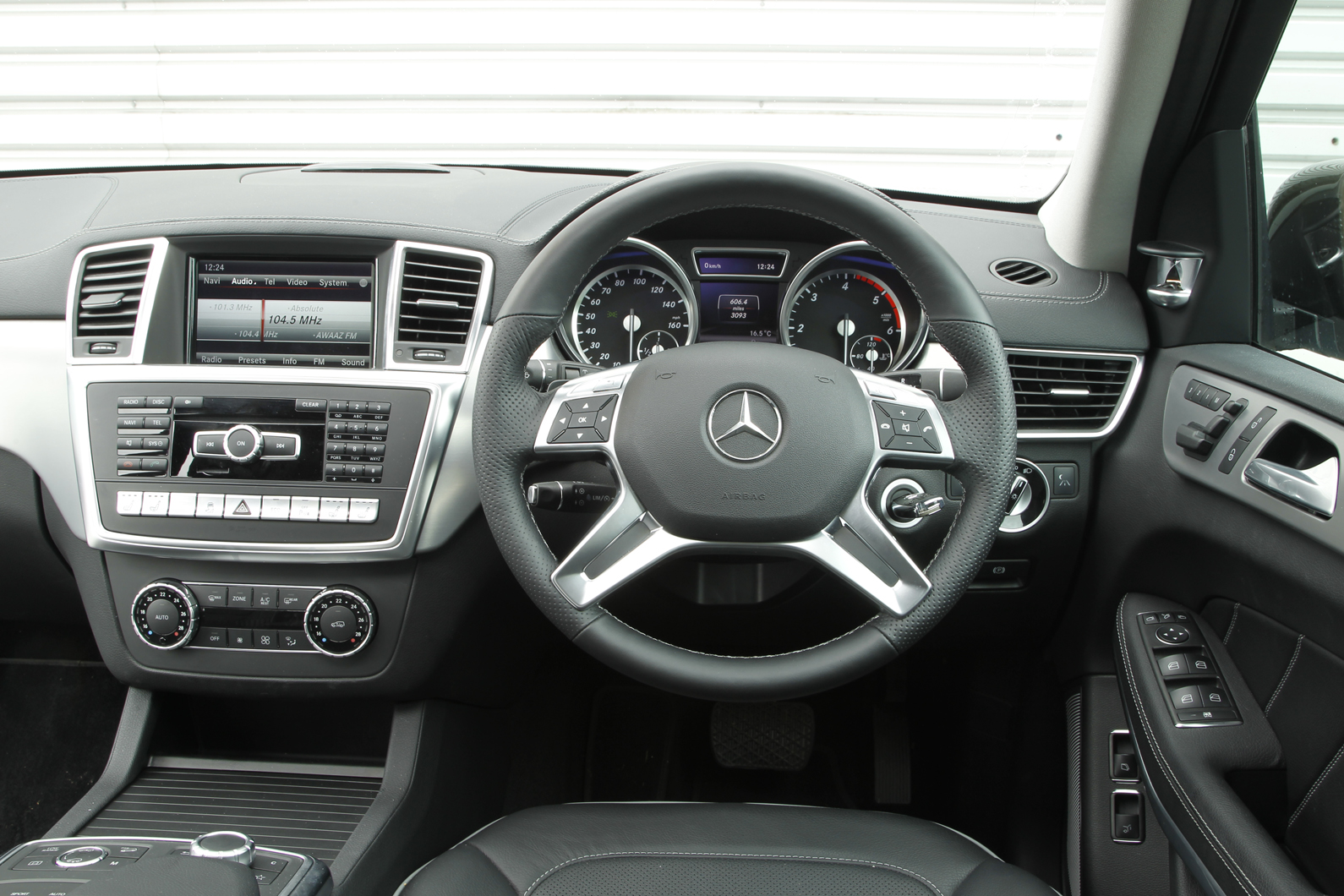 Mercedes-Benz GL dashboard