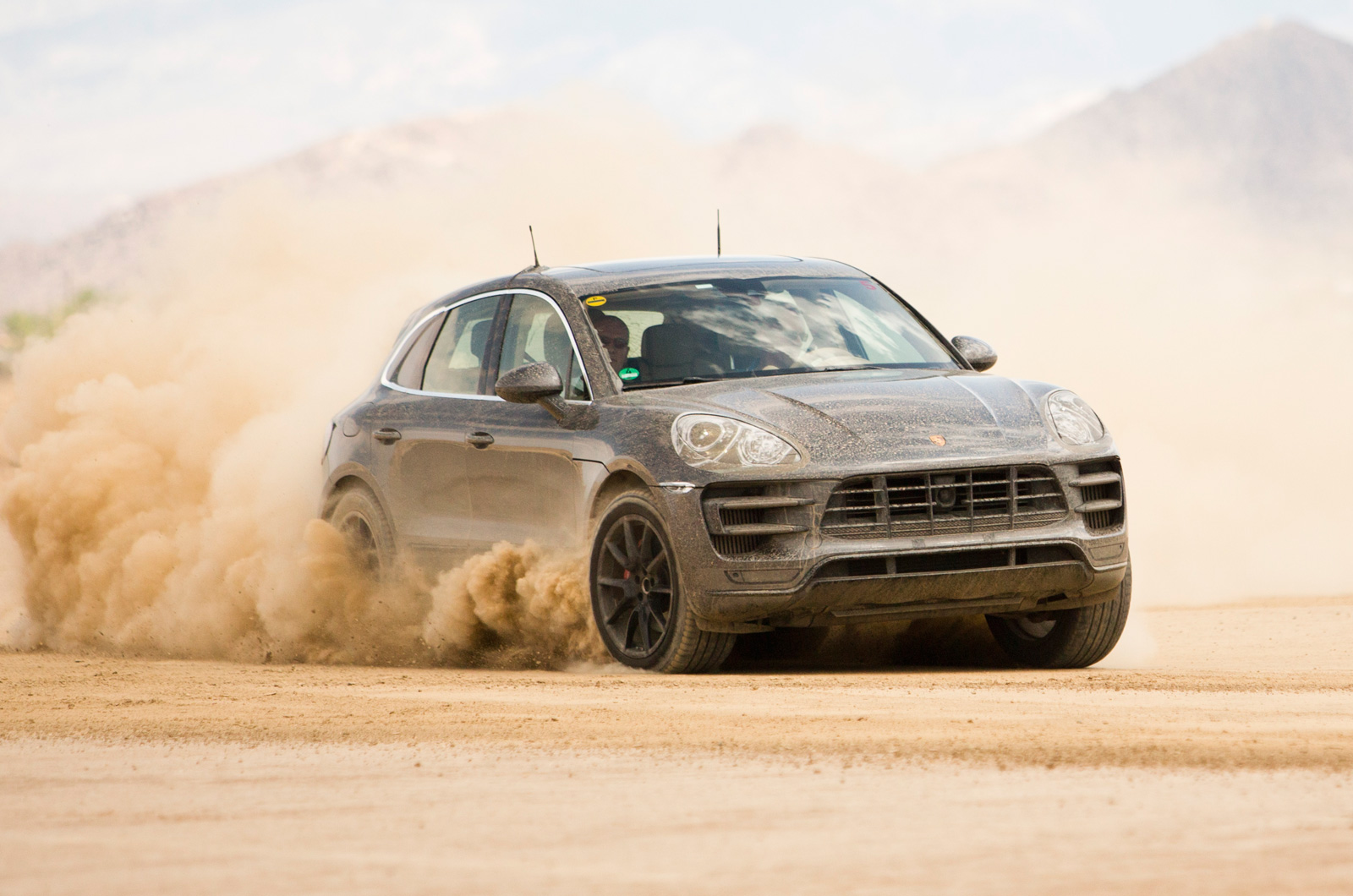 New Porsche Macan 4x4 - first ride