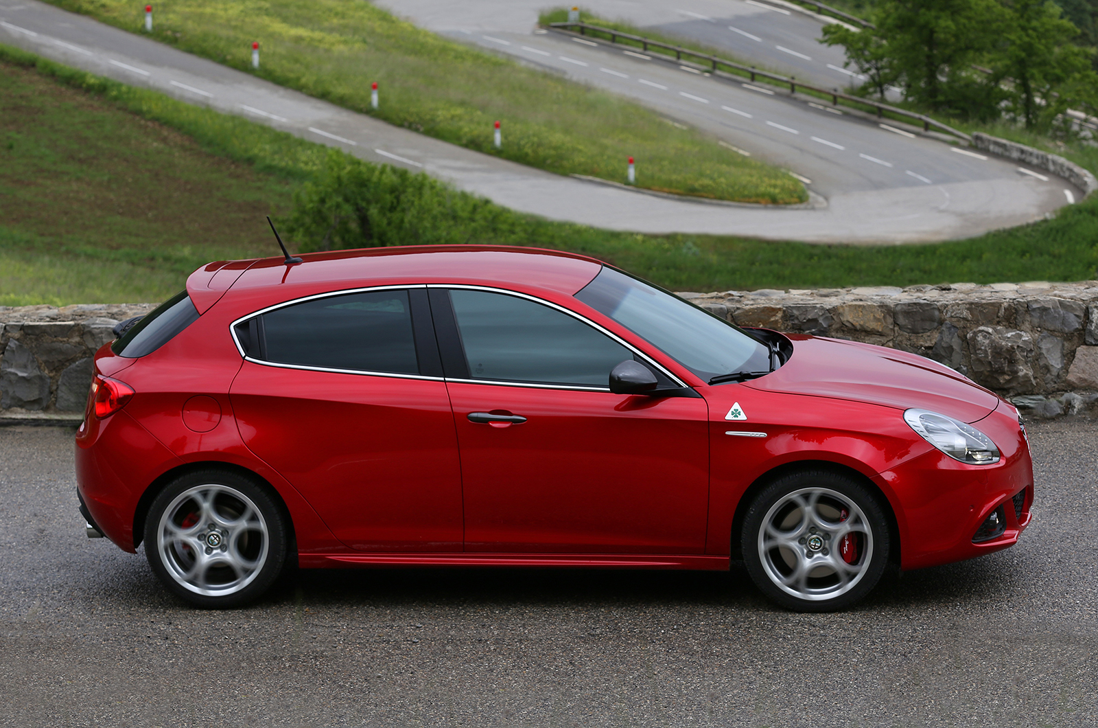 Alfa Romeo Giulietta Quadrifoglio Verde 1.75 TP 240HP E6 first drive review