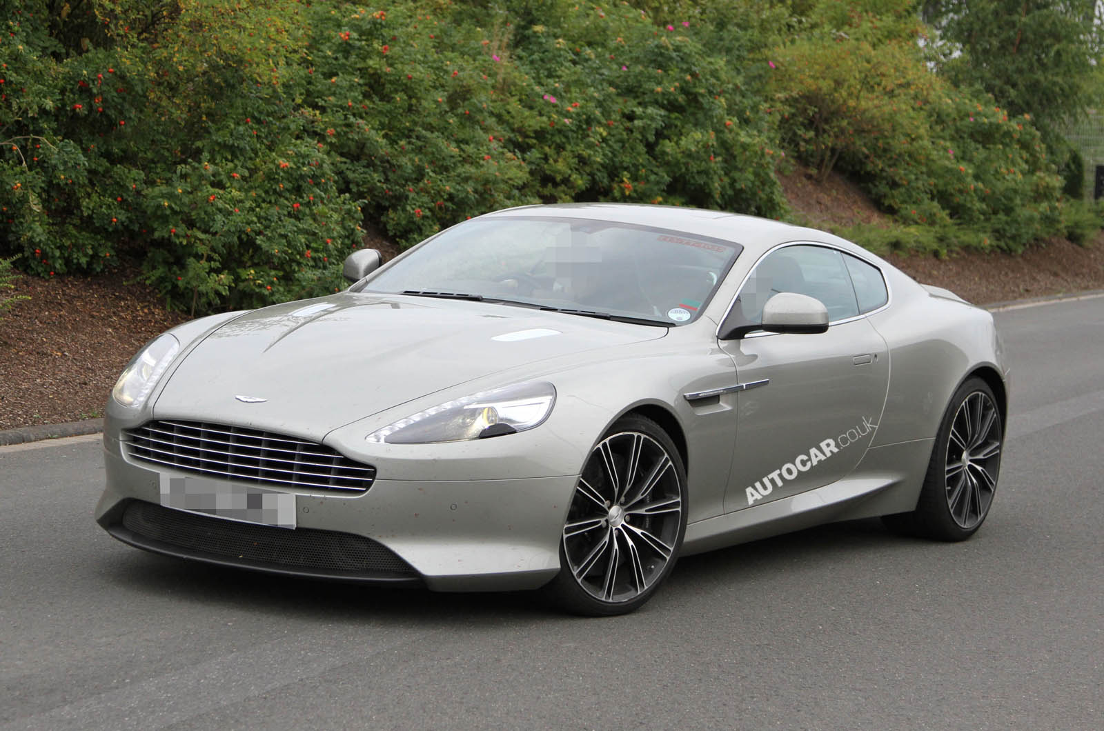 Фото aston martin db9