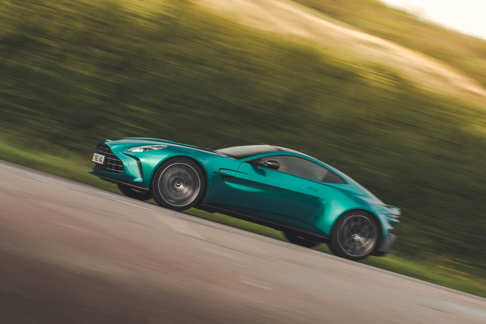 Aston Martin Vantage RT 2024 - Pan 0207