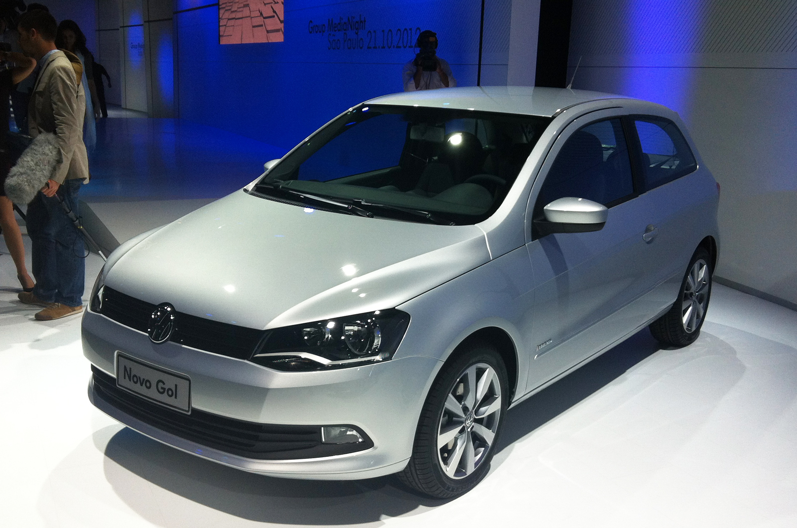 File:2018 Volkswagen T-Roc SE TSi EVO 1.5 Front.jpg - Wikipedia