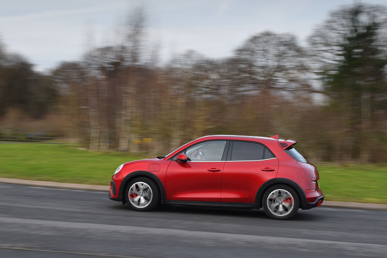 GWM Ora 03 GT   panning shot