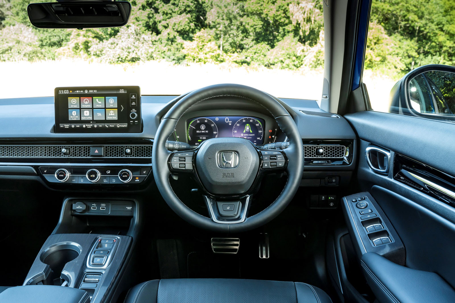 Honda Civic e HEV 2025 Review dash 480