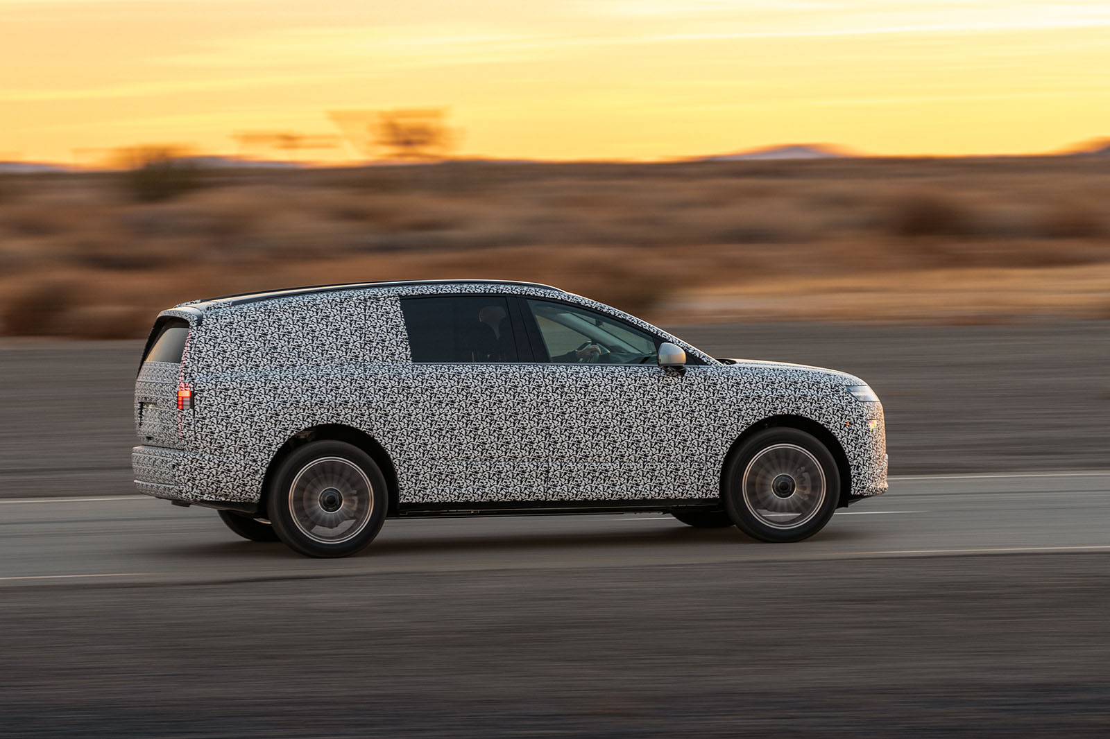 Hyundai Ioniq 9 prototype drive 2024 02