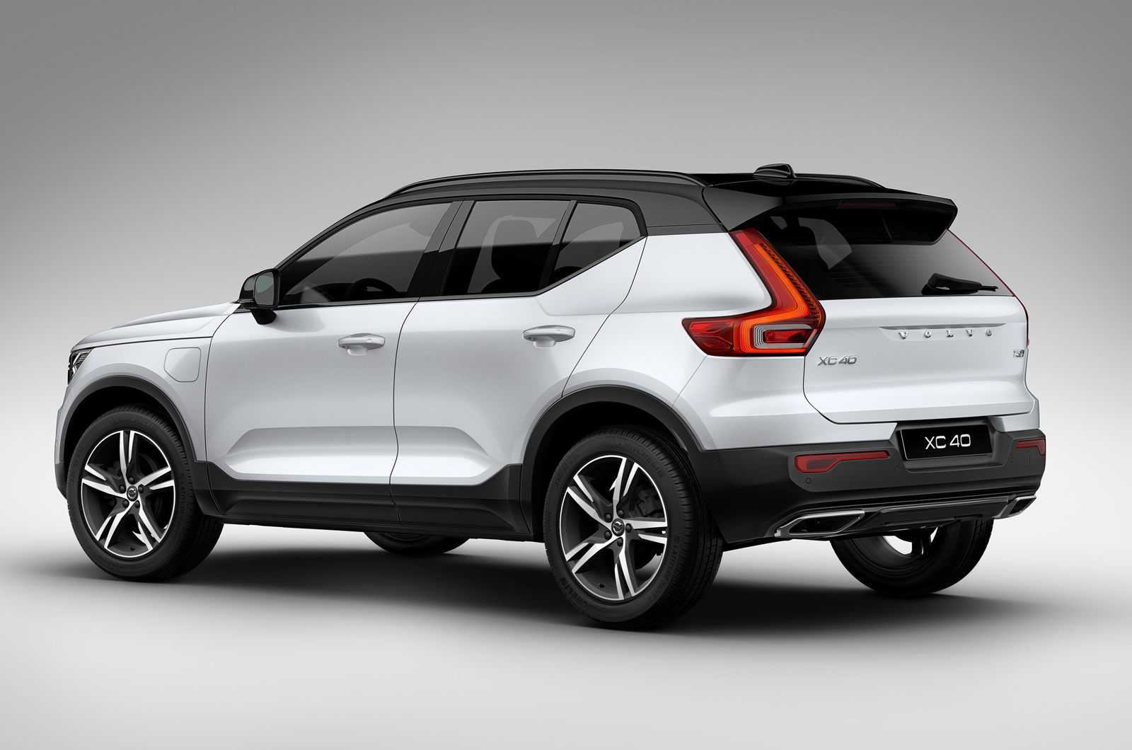 Volvo electrifies entire with new XC40 plug-in hybrid Autocar