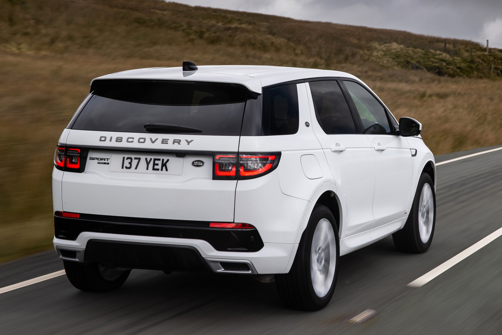 Range rover deals discovery sport p300e