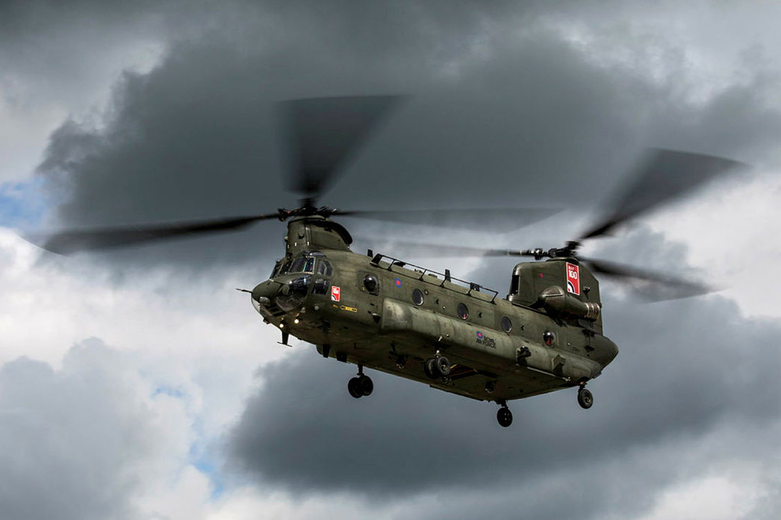 Christmas Road Test 2021: Raf Chinook Helicopter | Autocar