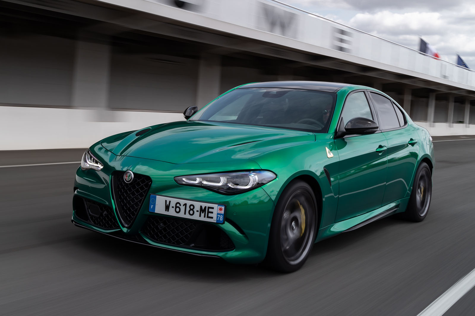 https://www.autocar.co.uk/sites/autocar.co.uk/files/images/car-reviews/first-drives/legacy/alfa-romeo-giulia-quadrifoglio-100years-review-01-tracking-front.jpg