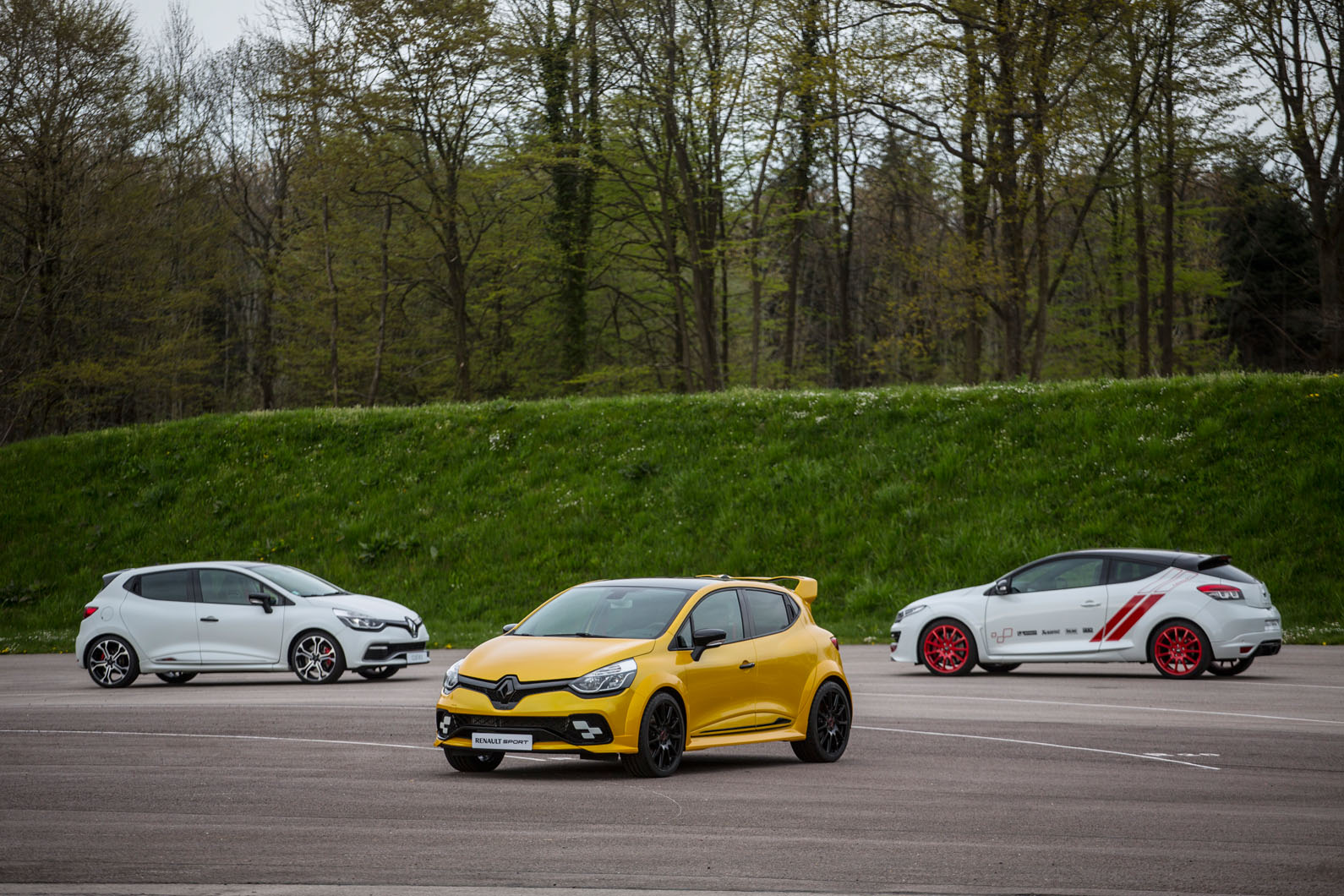 Renault returns to Formula 1 with Renault Clio R.S. 16 concept - CarWale