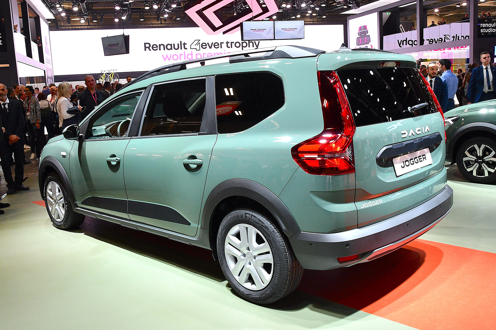 How will the new Dacia Jogger Hybrid perform in Romania?