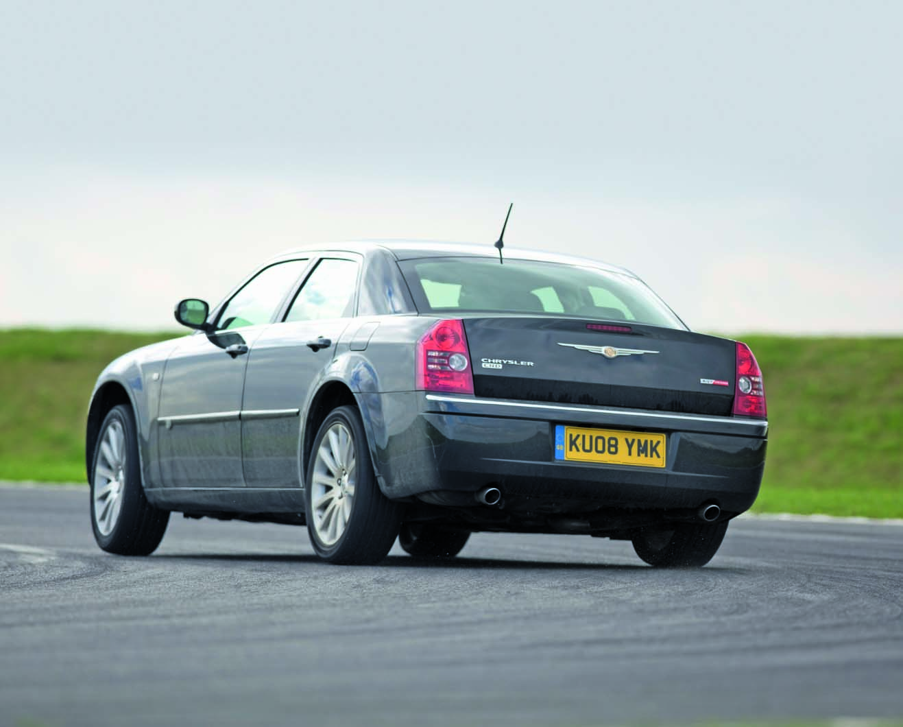 Road Test: Chrysler 300C 3.0 V6 CRD 4dr Auto Reviews 2024
