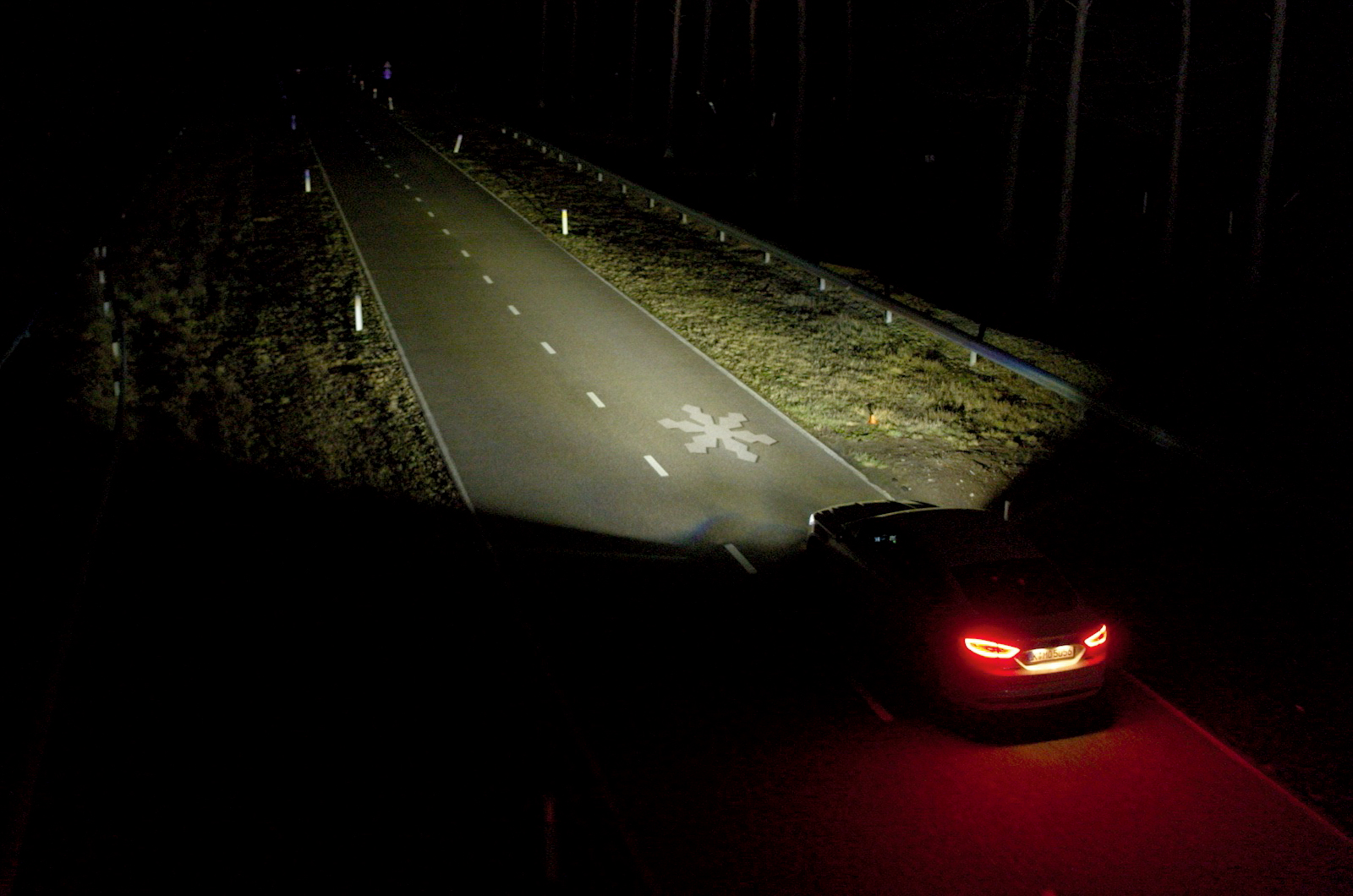 Should we let cars use the road as a projection screen?