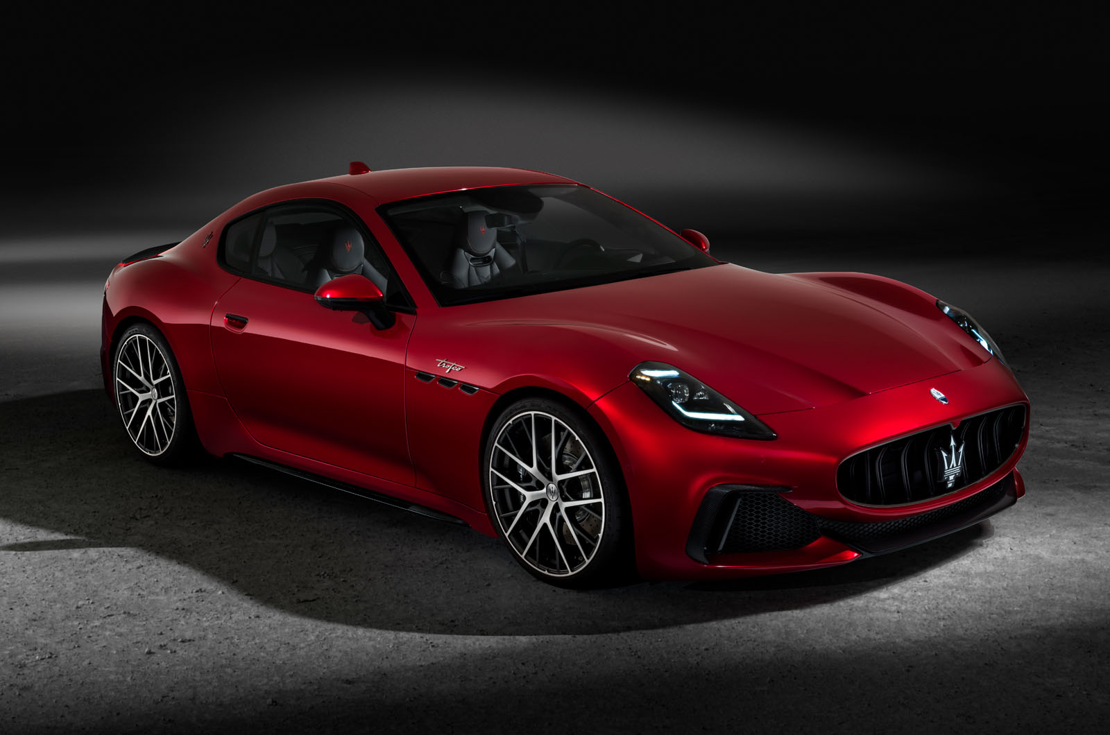 https://www.autocar.co.uk/sites/autocar.co.uk/files/images/car-reviews/first-drives/legacy/maserati-granturismo-trofeo-front-three-quarter.jpg