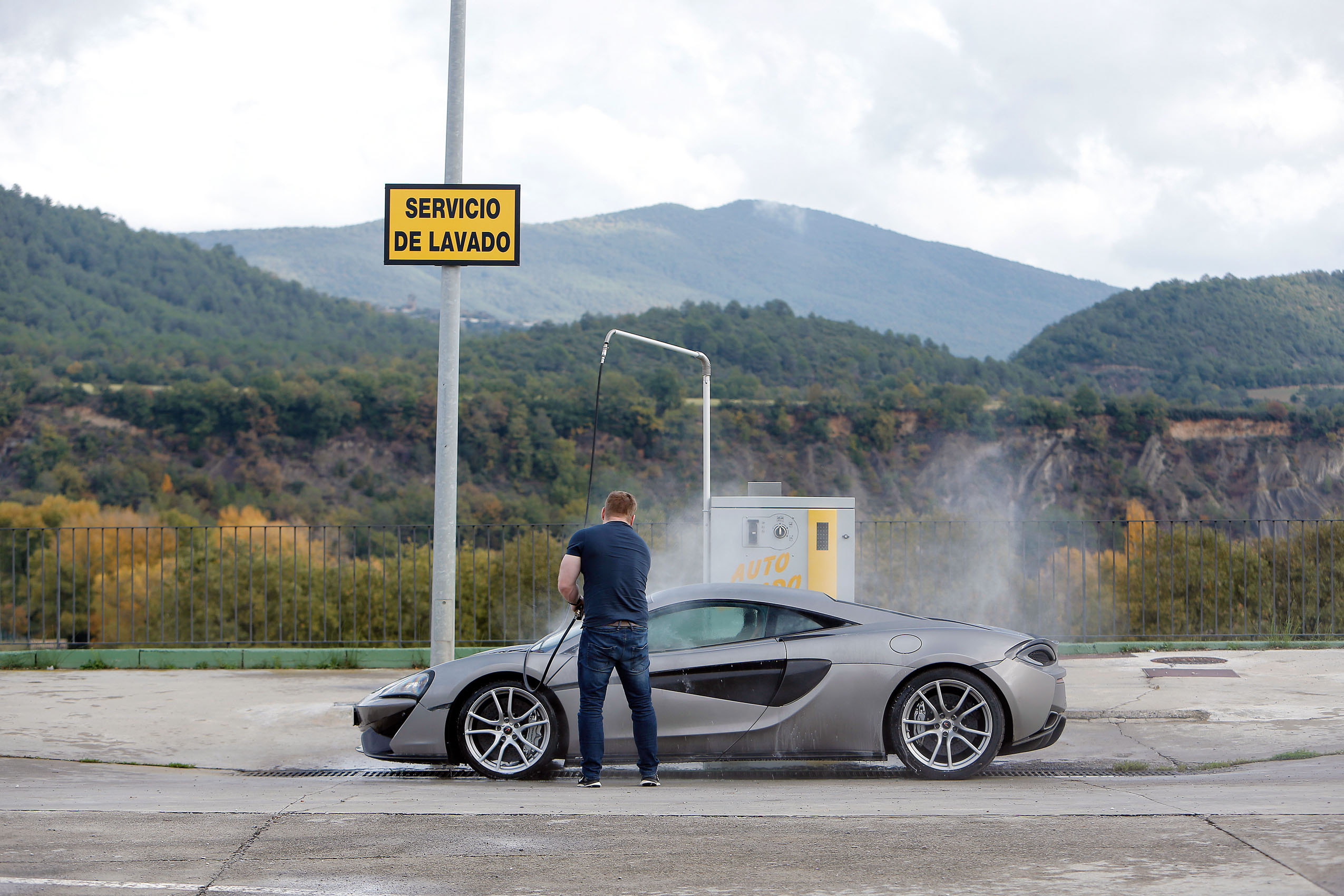 Mclaren 570s driveback 0101