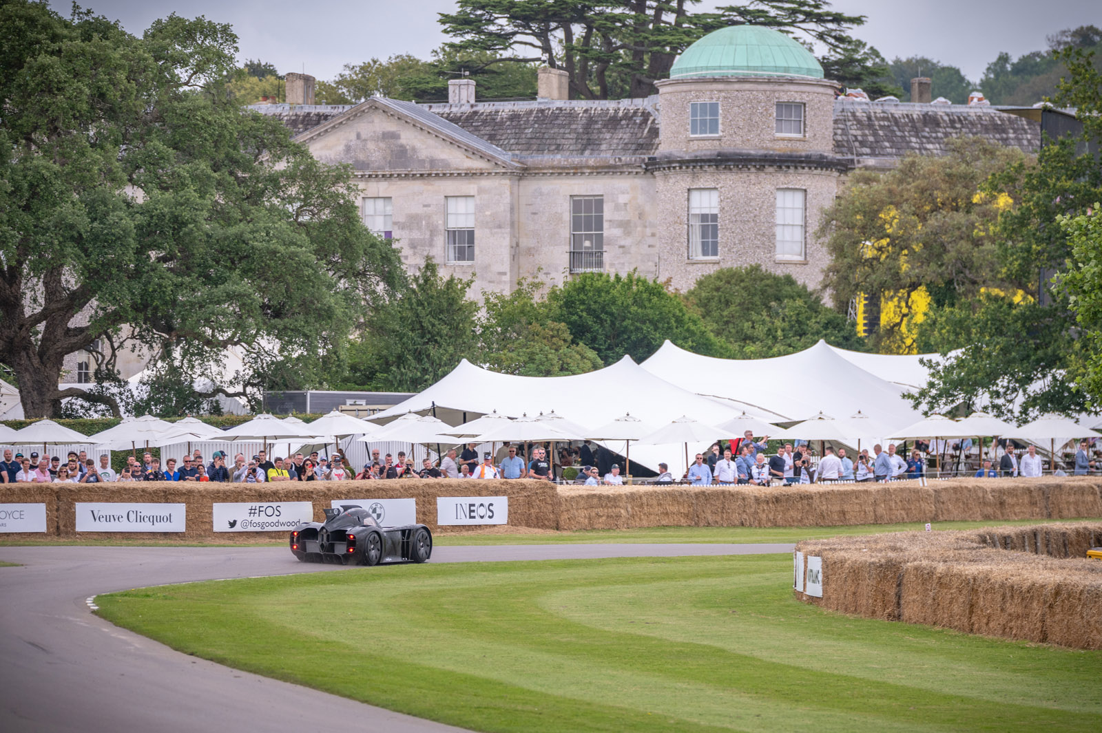 Watch an electric 'fan car' beat every car ever at Goodwood Hill