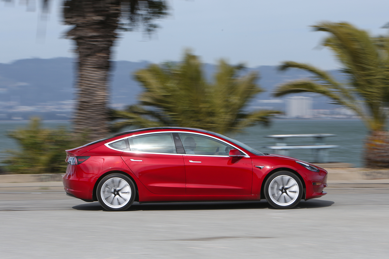 tesla-autosteer-ability-to-reduce-accidents-challenged-by-report-autocar