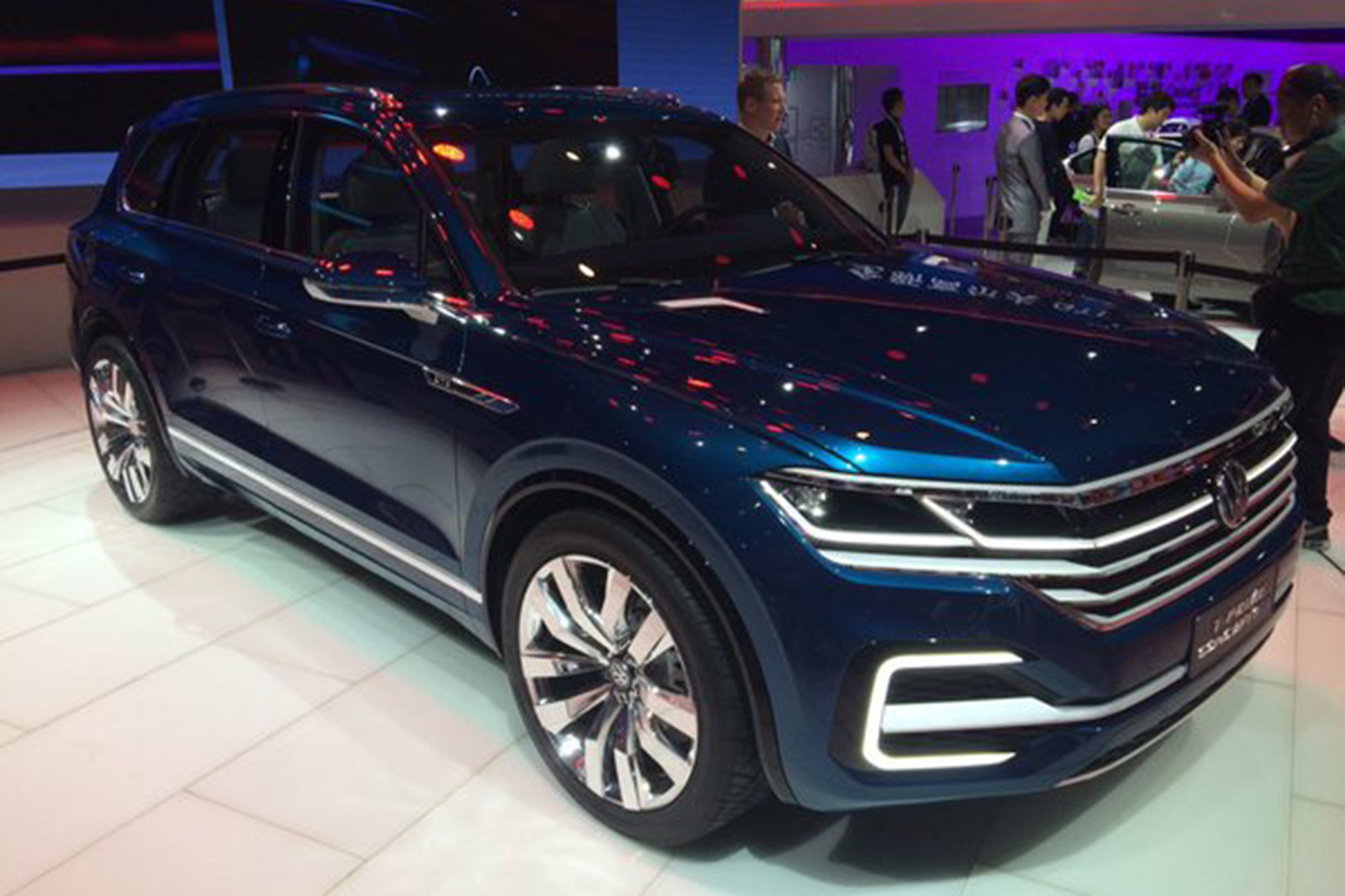 Volkswagen T-Prime Concept GTE reveals next Touareg at Beijing motor ...