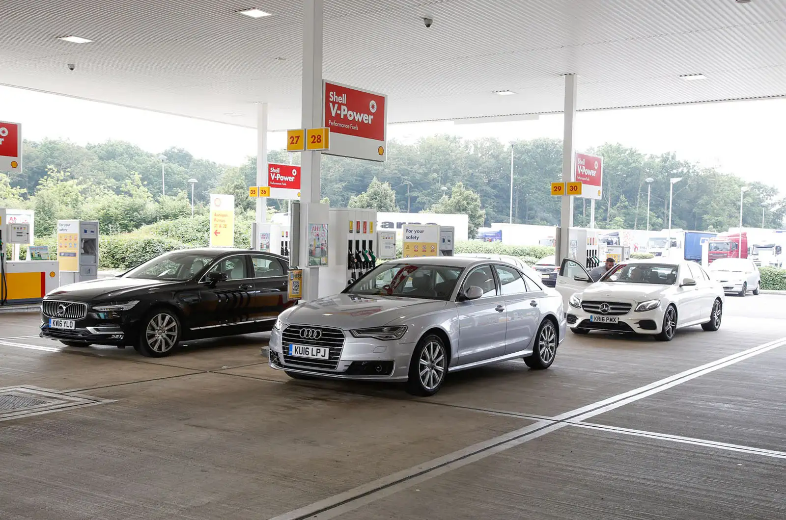 Volvo s90 motorway group test 049