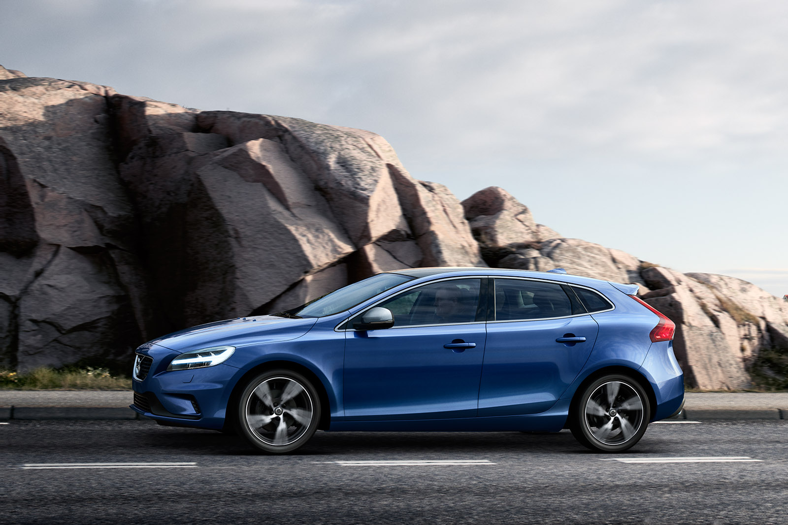 16 Volvo V40 Prices And Specs Revealed Autocar