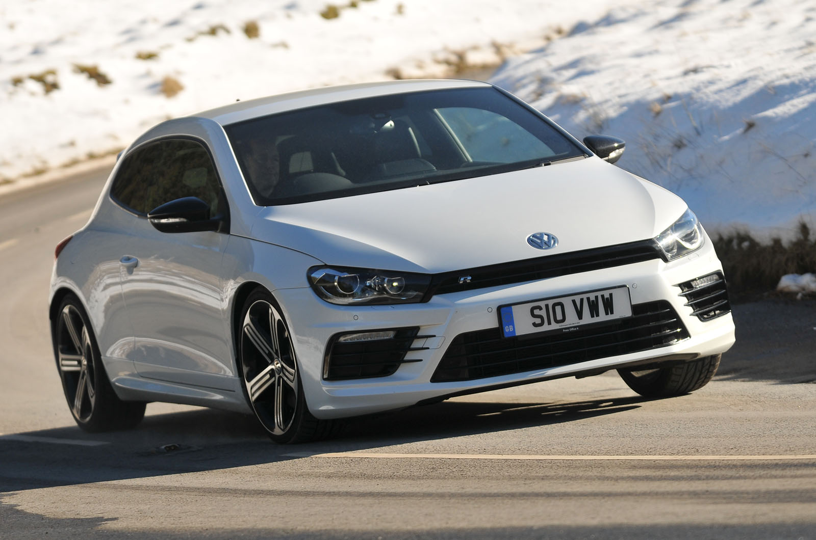 https://www.autocar.co.uk/sites/autocar.co.uk/files/images/car-reviews/first-drives/legacy/vw-scirocco-r-2015-uk-5.jpg