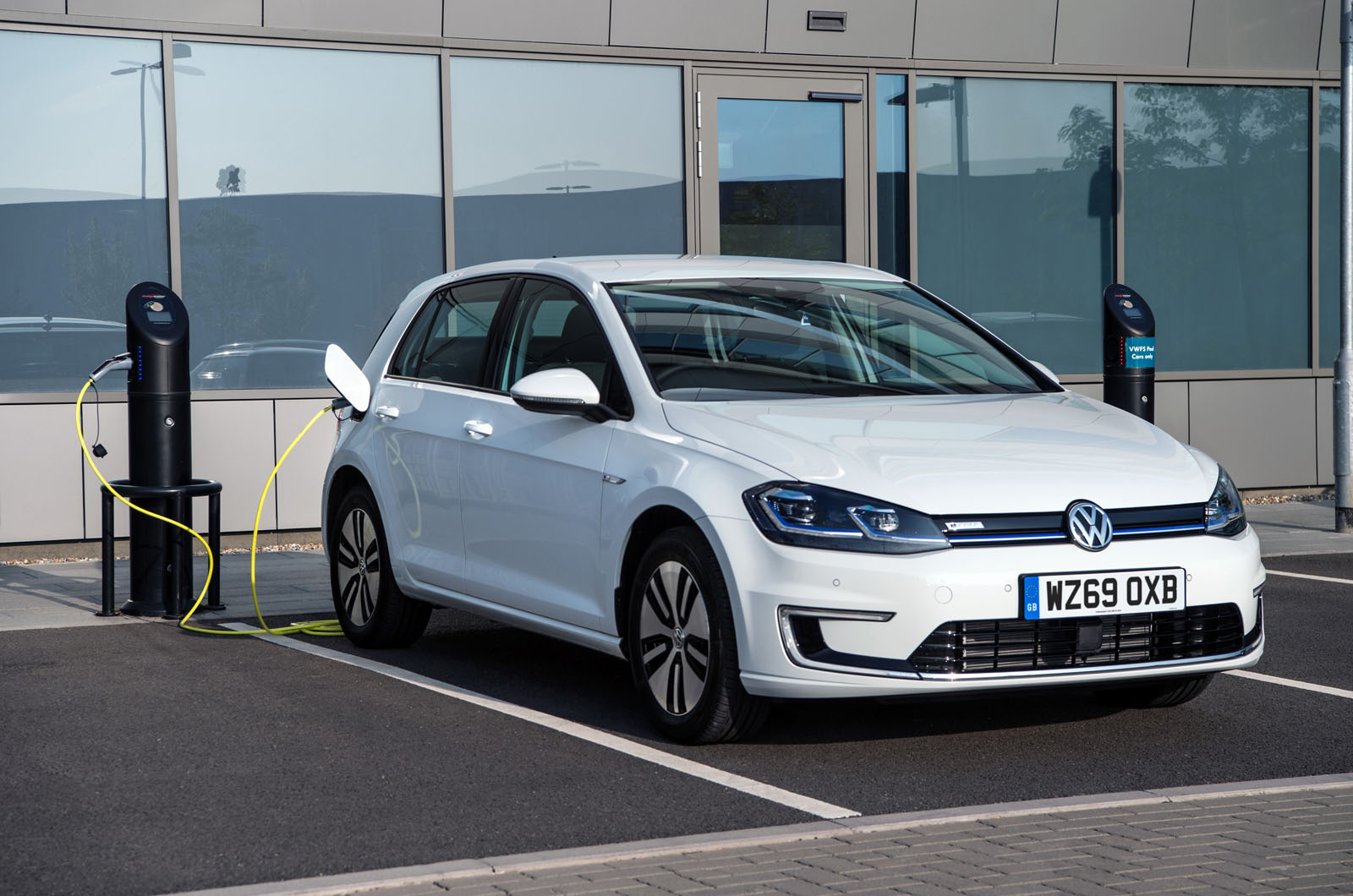 Volkswagen cuts price of e-Golf £2765 | Autocar