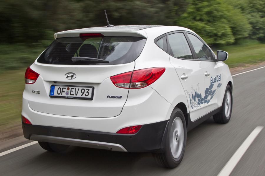 Hyundai ix35 Fuel Cell undertakes record hydrogen-powered drive