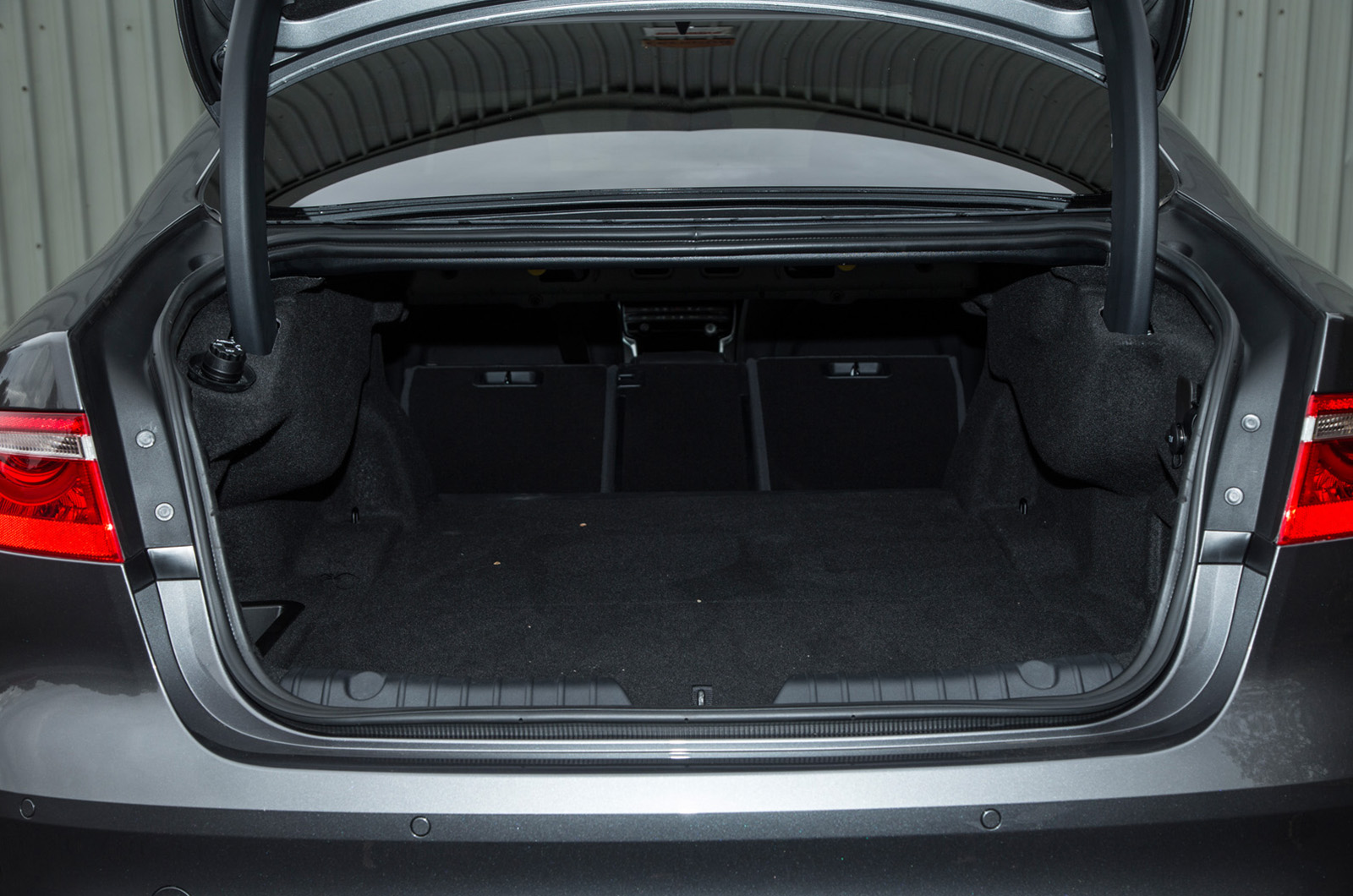 jaguar xf boot