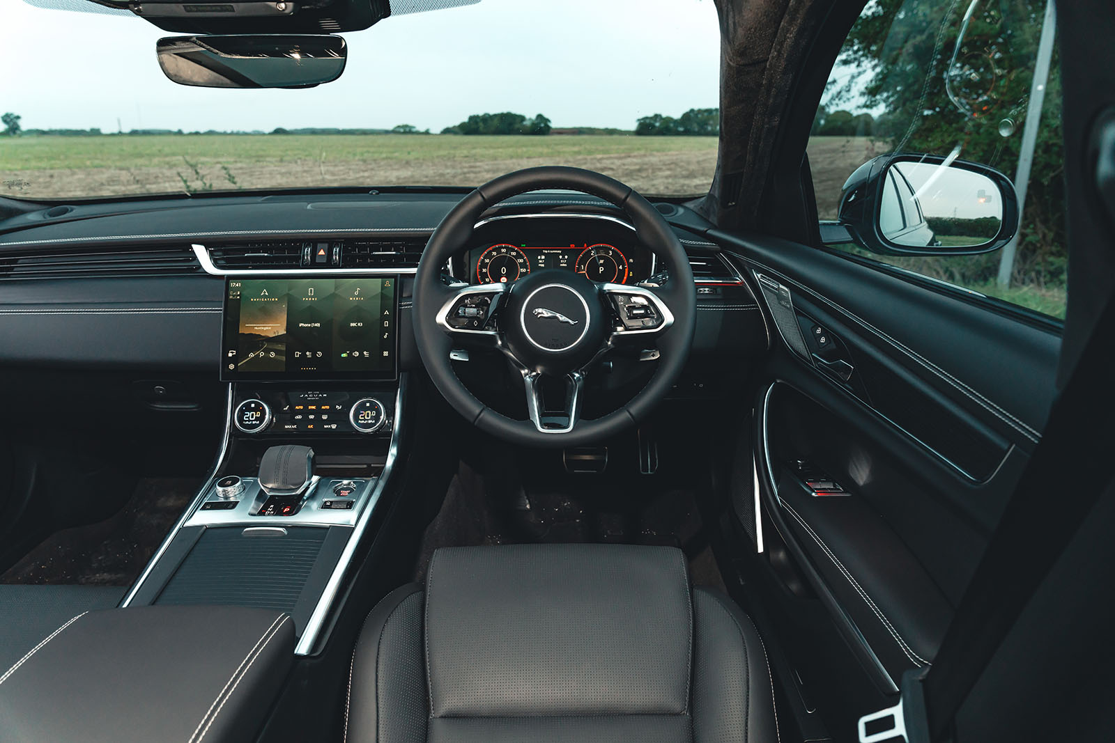 Jaguar XF Sportbrake interior