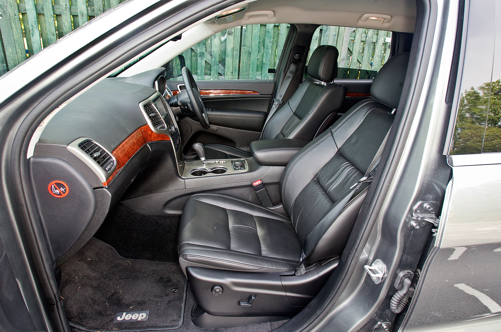 Jeep Grand Cherokee front seats