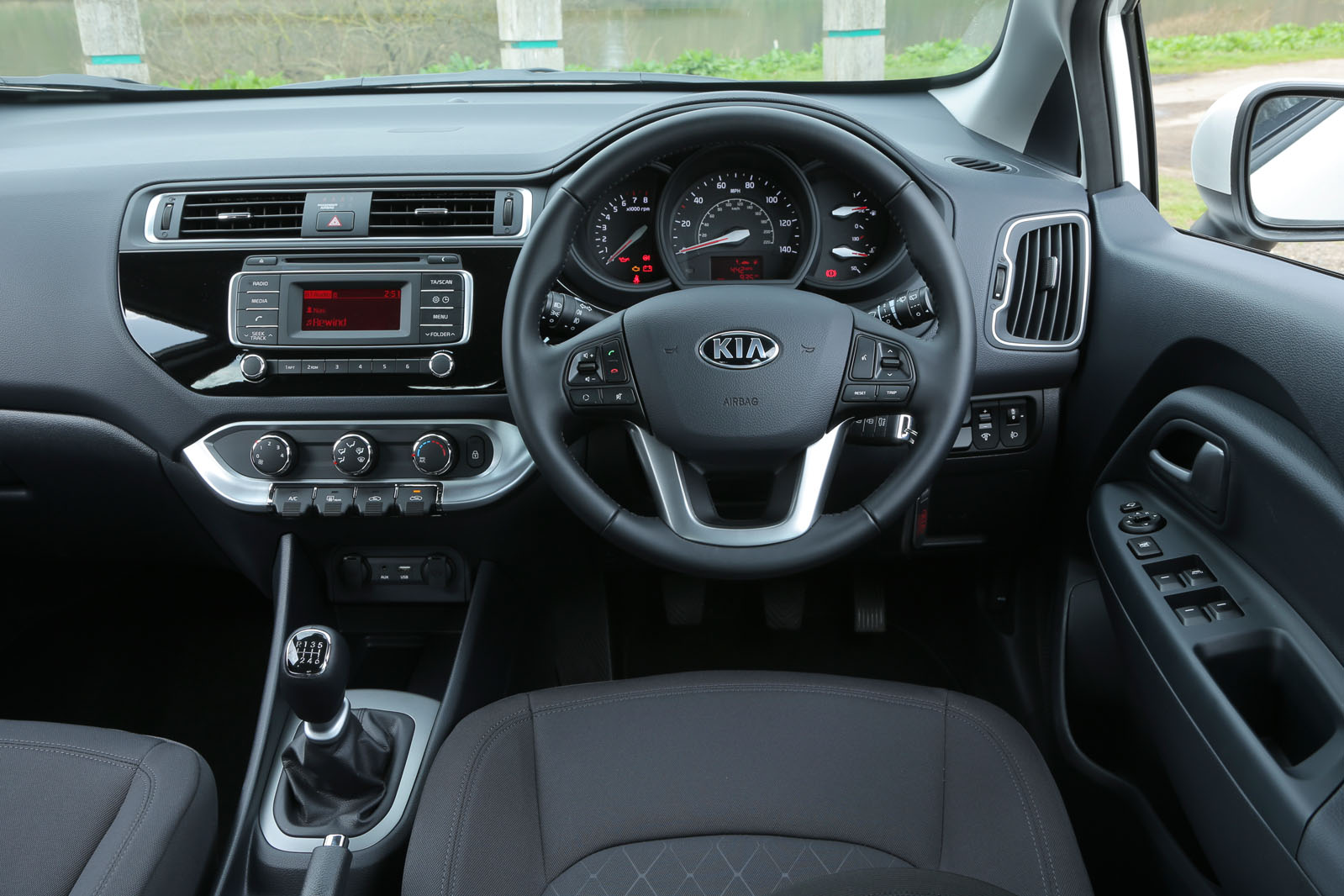 Kia Rio 11 17 Interior Autocar