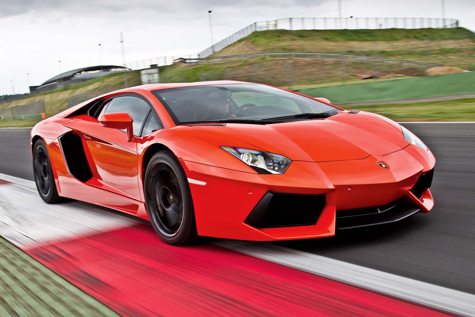 https://www.autocar.co.uk/Lamborghini%20Aventador%20LP700-4