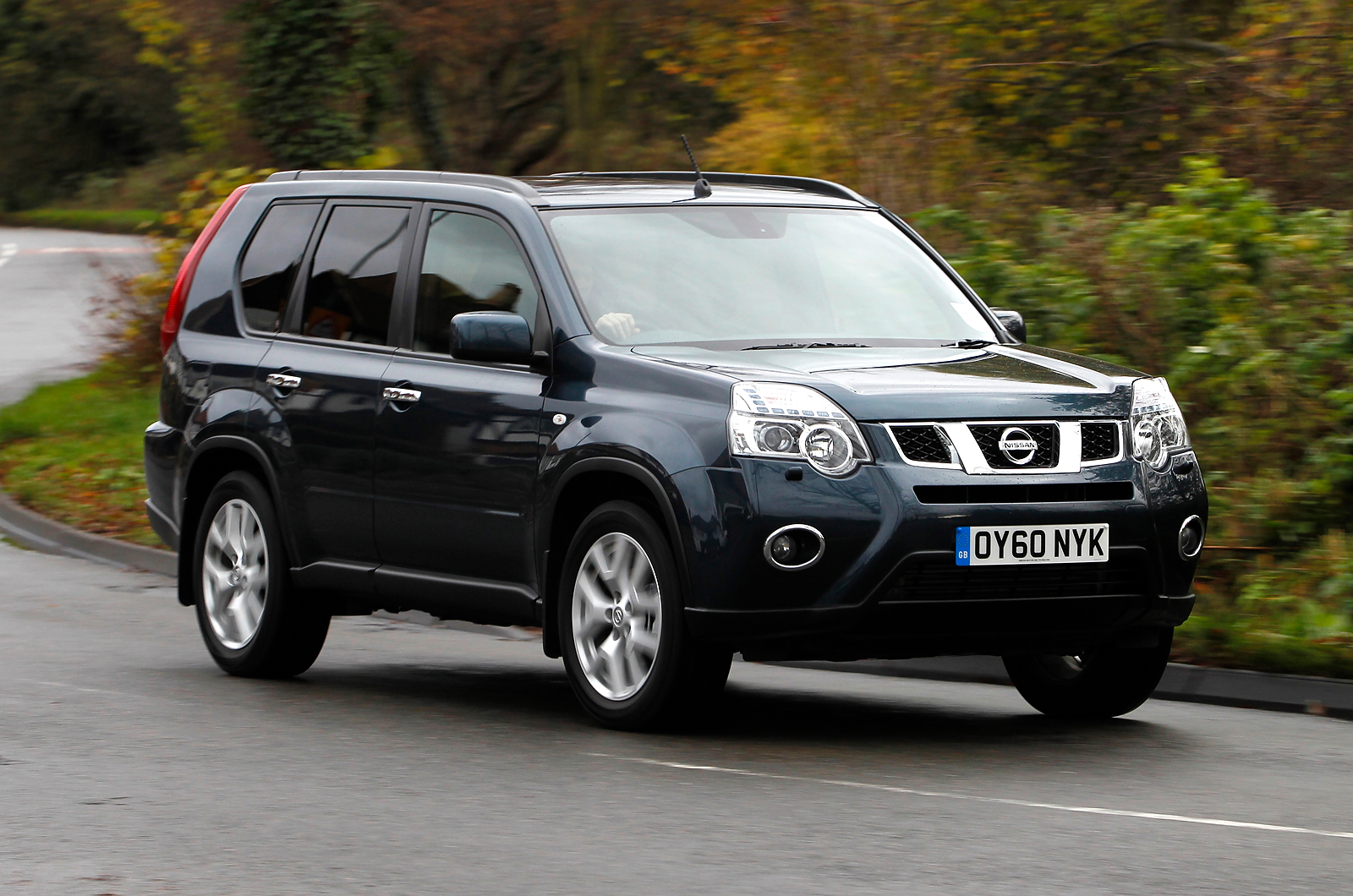 Review - 2011 Nissan X-TRAIL ST 2WD Review and Road Test