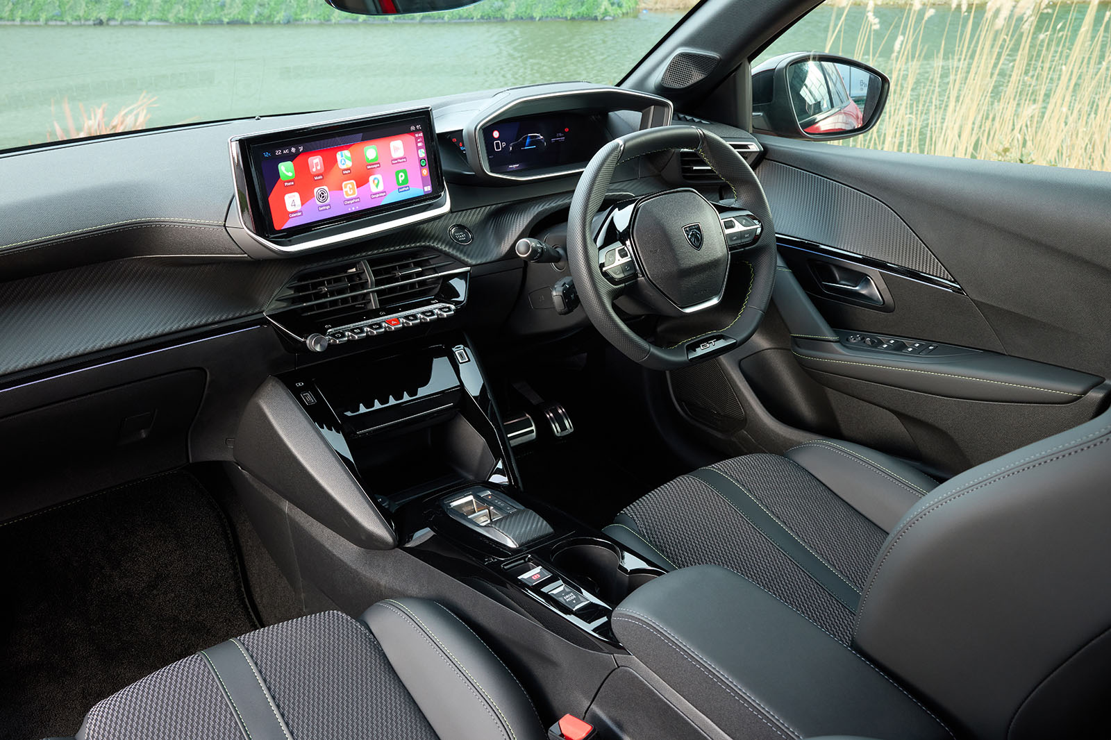 peugeot 208 2024 04 interior