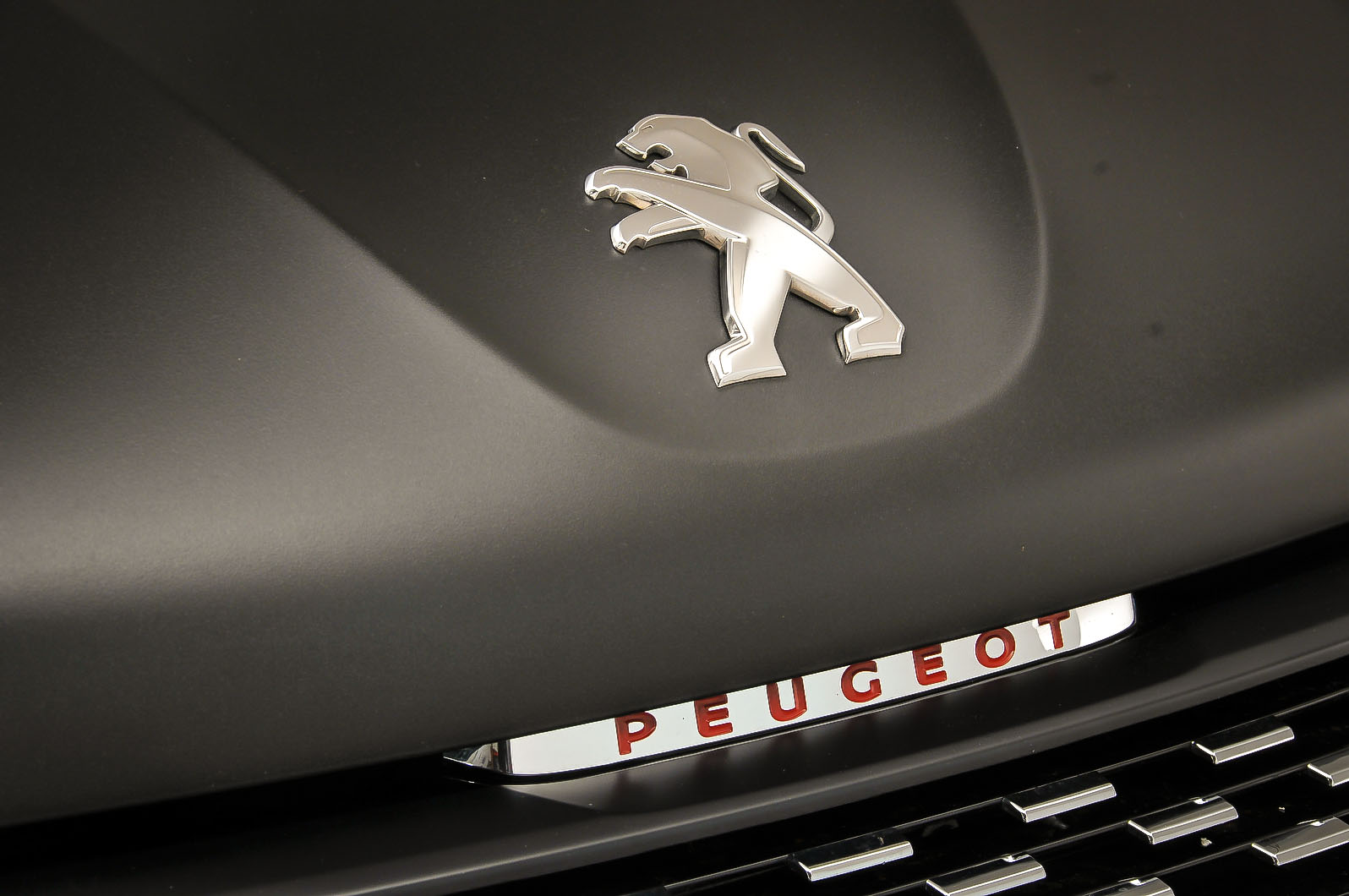 Peugeot badging
