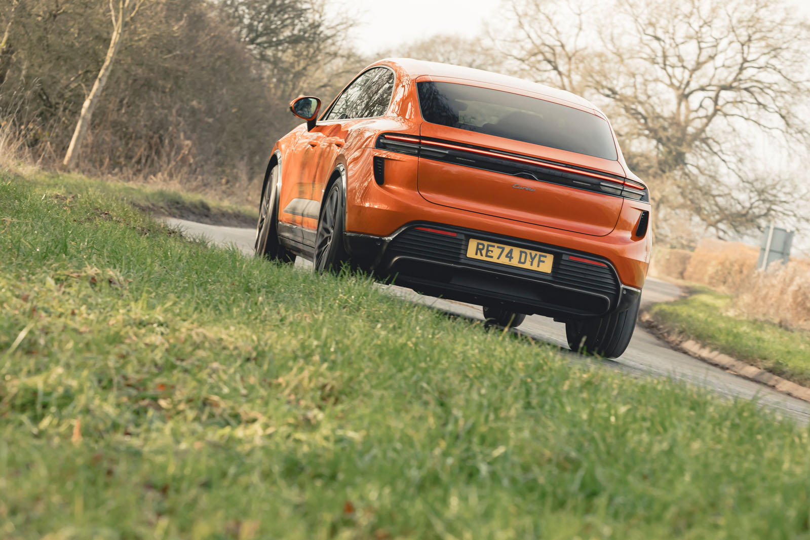 Porsche Macan RT 2025 rear corner 38