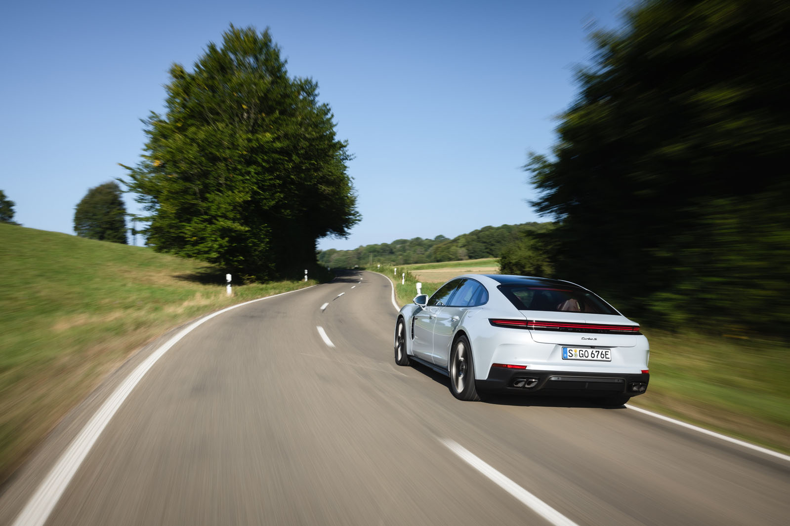 Porsche Panamera Turbo S e Hybrid rear tracking 295986