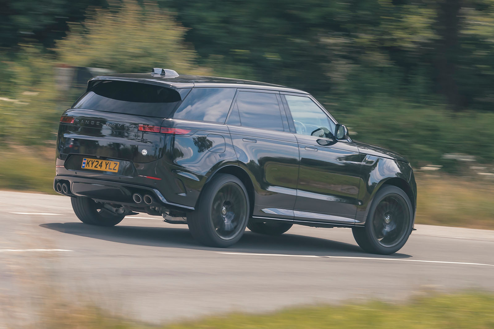 range rover sv review rear cornering