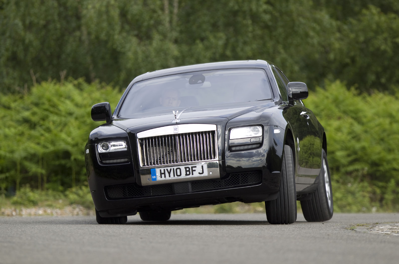 The new Ghost is the most technologically advanced RollsRoyce to date   Video  CNET