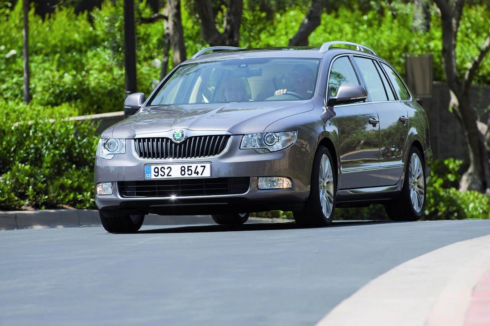 Skoda Superb gets 1.6 TDI engine | Autocar