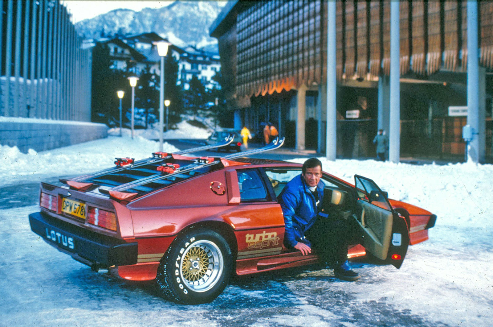 https://www.autocar.co.uk/sites/autocar.co.uk/files/slideshow_image/bond-esprit-mgm_0.jpg