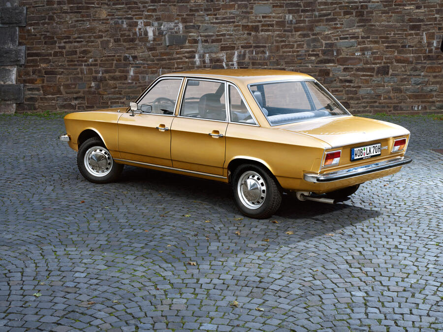 0 Volkswagen k70 static rear