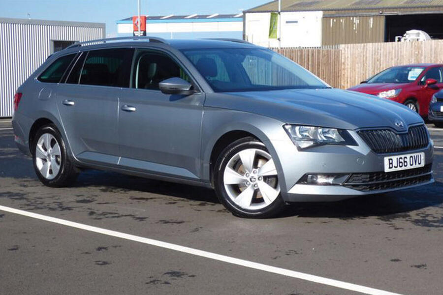 1 Skoda superb estate static front